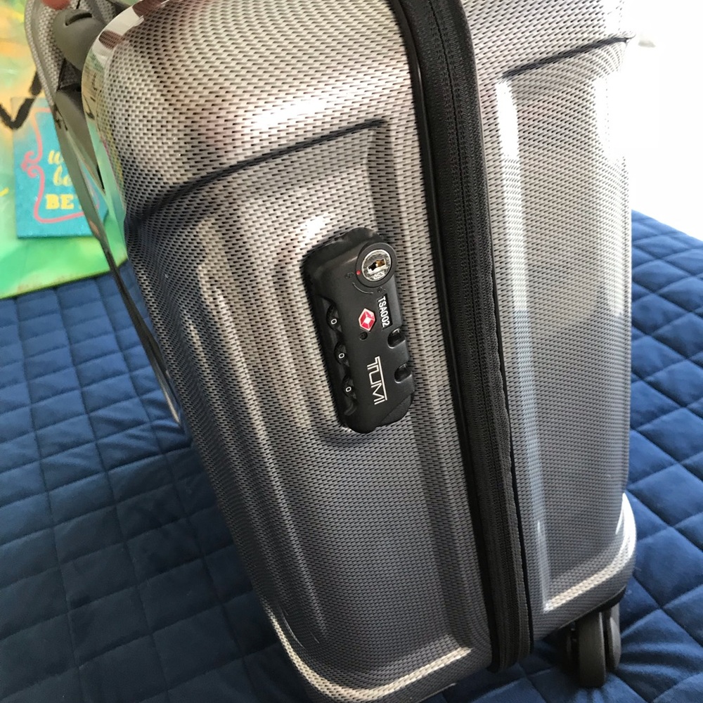 GORGEOUS TUMI COMPACT CARRY ON / HARDCASE (NWT) - Picture 6 of 8